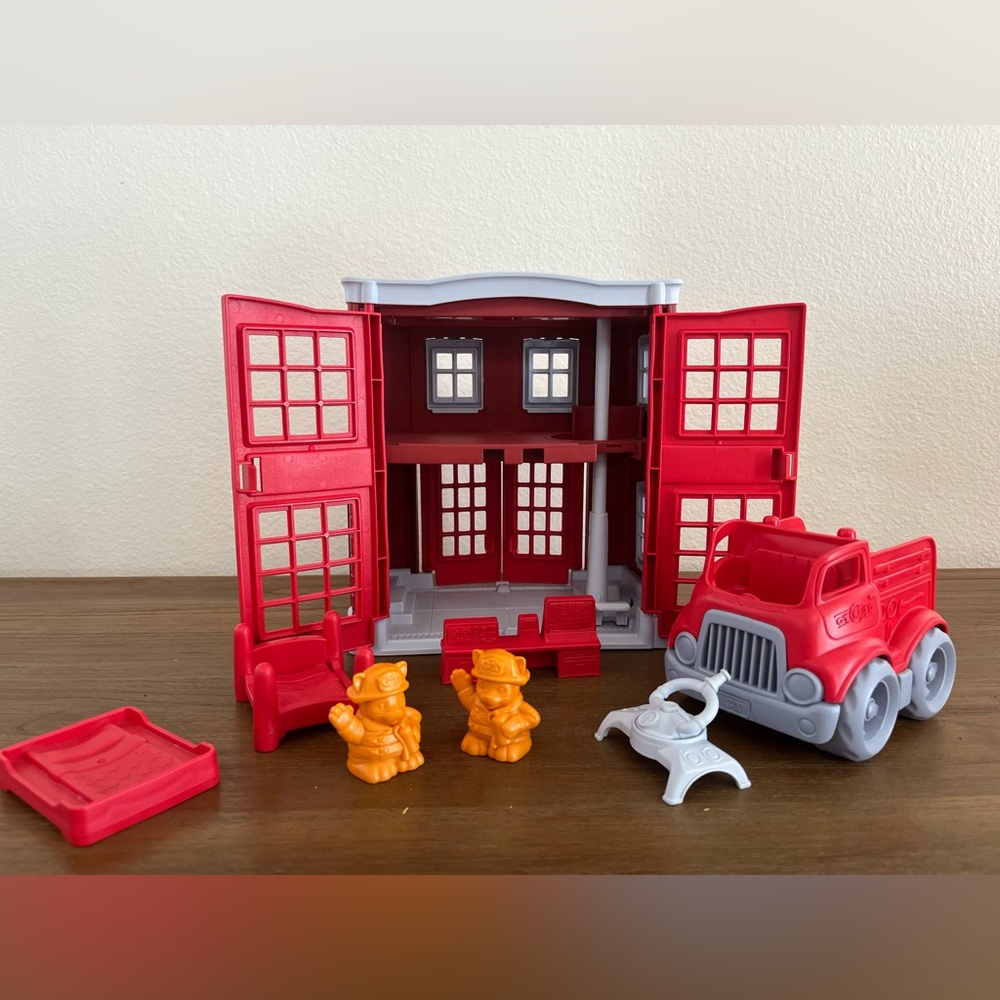 Green Toys: Fire Station Playset - 8pc Set Age: 2+